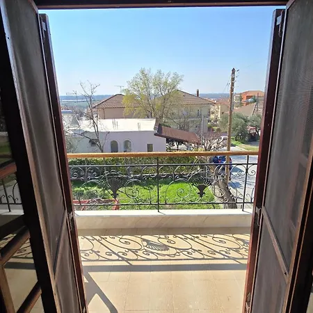 Family-friendly In A With 4k Netflix And Fast Internet, 30 Mins Away From Thessaloniki * Gefyra