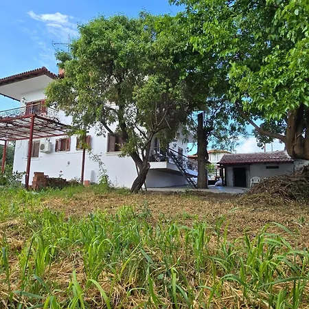 Family-friendly In A With 4k Netflix And Fast Internet, 30 Mins Away From Thessaloniki Lägenhet