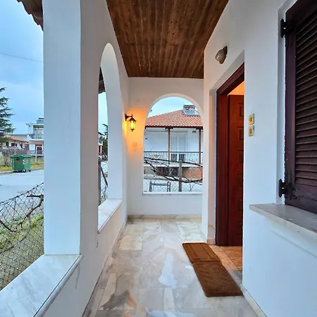 Family-friendly In A With 4k Netflix And Fast Internet, 30 Mins Away From Thessaloniki