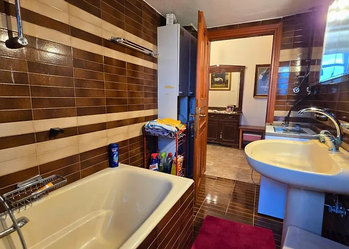 Family-friendly In A With 4k Netflix And Fast Internet, 30 Mins Away From Thessaloniki Apartament