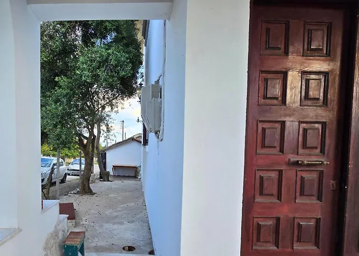 Family-friendly In A With 4k Netflix And Fast Internet, 30 Mins Away From Thessaloniki Apartament